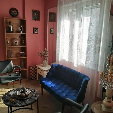 Nikoletta's 2 *